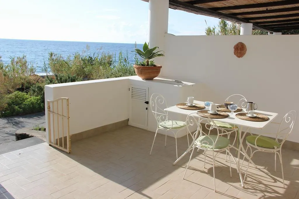 Villa Ginestra Sulla Spiaggia Di Stromboli Italy