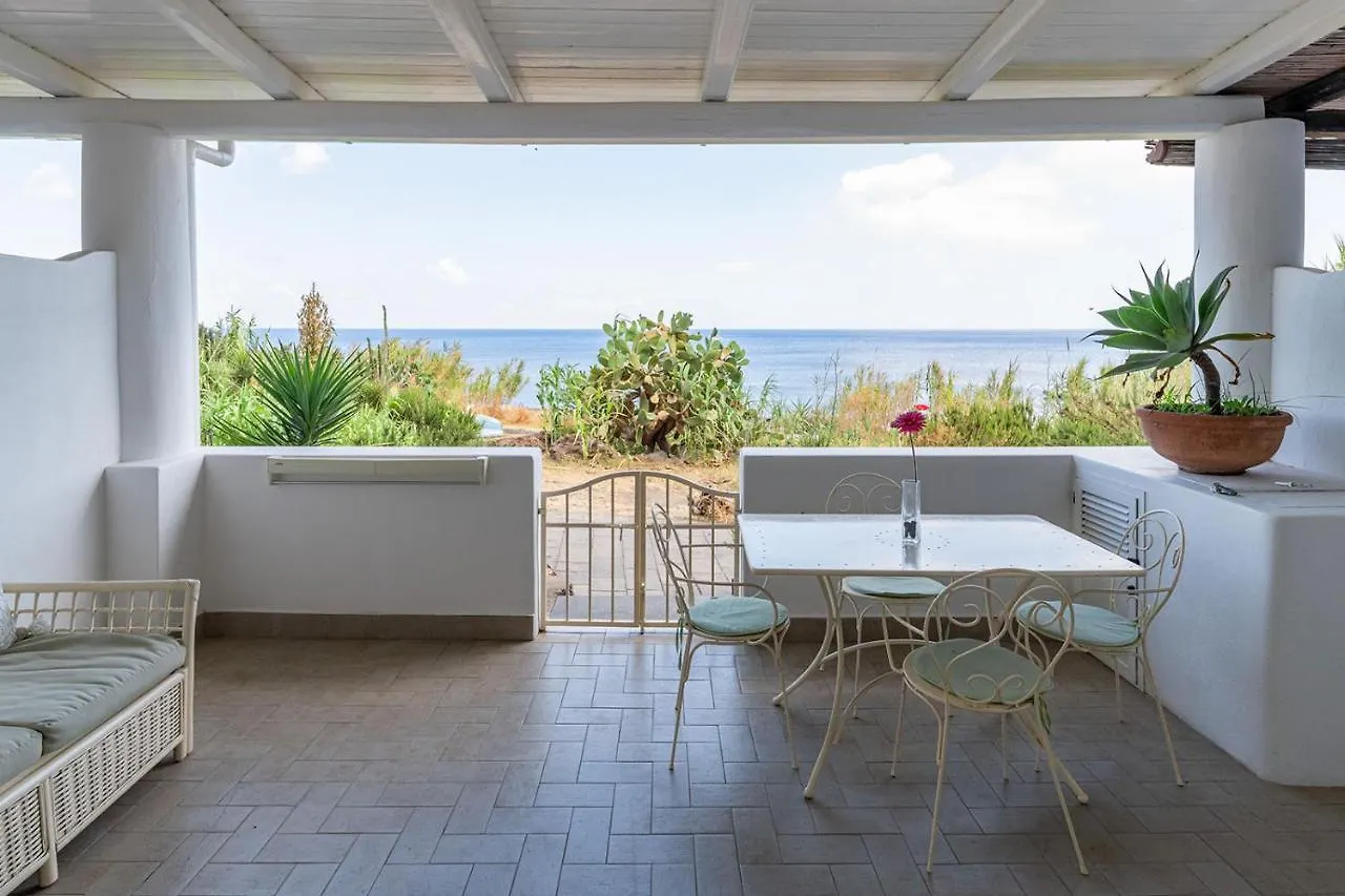 Villa Ginestra Sulla Spiaggia Di Stromboli 0*,  Italy