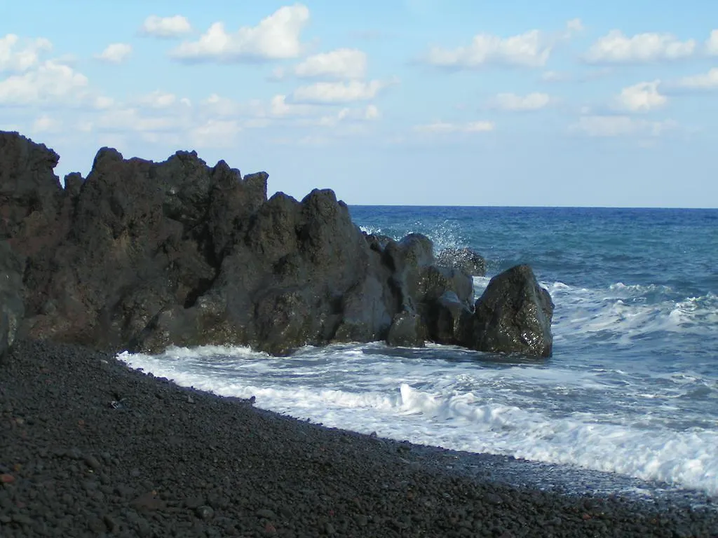 Villa Ginestra Sulla Spiaggia Di Stromboli 0*,  Italy