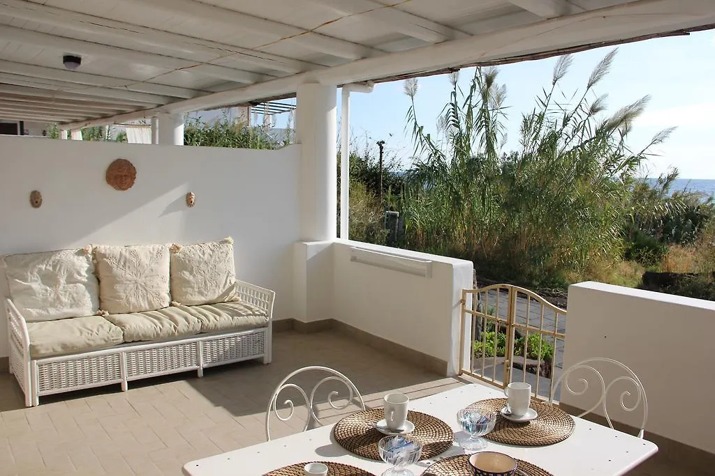 Villa Ginestra Sulla Spiaggia Di Stromboli